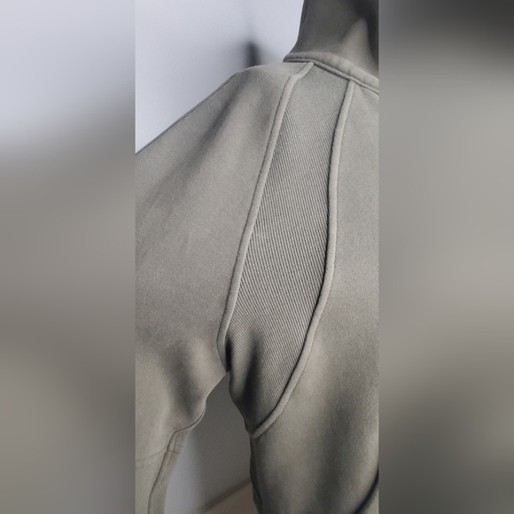 Lululemon Size XS/S Scuba Fleece Green Olive Color-Cropped Half Zip-Up - Picture 10 of 13